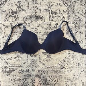 Victoria's Secret t-shirt lightly lined Demi 34DDD